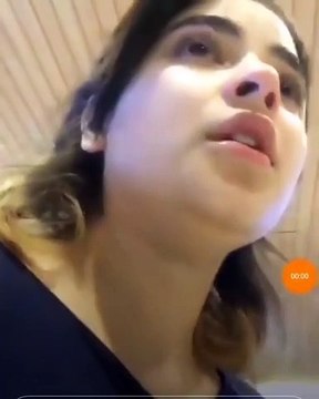 Dangal Actress Zaira Wasim CRYING Badly For Help Being Harassed In Delhi Mumbai Flight