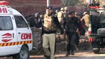 طالبان تقتل وتصيب العشرات في هجوم على معهد في باكستان