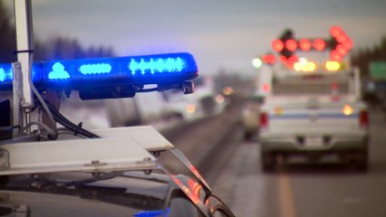 Sortie de route d'un poids lourd sur l'autoroute 85