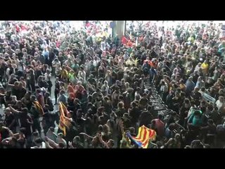 Aeroport de barcelona, col·lapsat de manifestants
