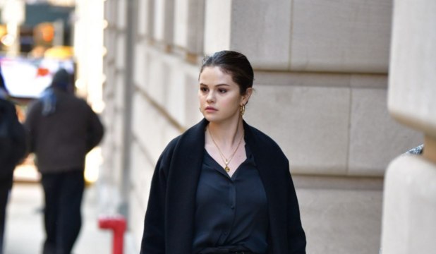 Selena Gomez Wore Another Really Good Coat on the Set of Her New Show