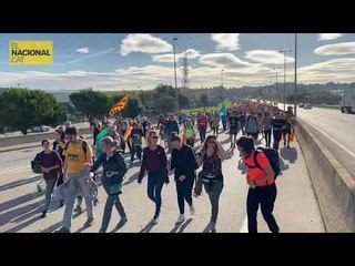 MARXES PER LA LLIBERTAT | La columna de Girona es dirigeix a l’autopista AP-7