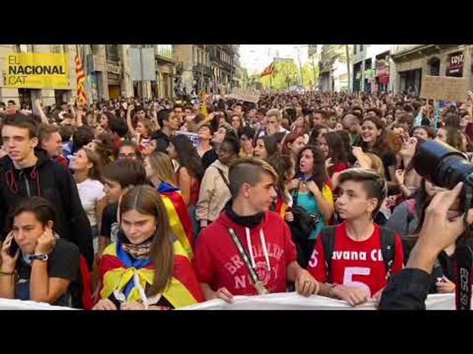 MANIFESTACIÓ ESTUDIANTIL | L'helicòpter de la policia nacional sobrevola la manifestació