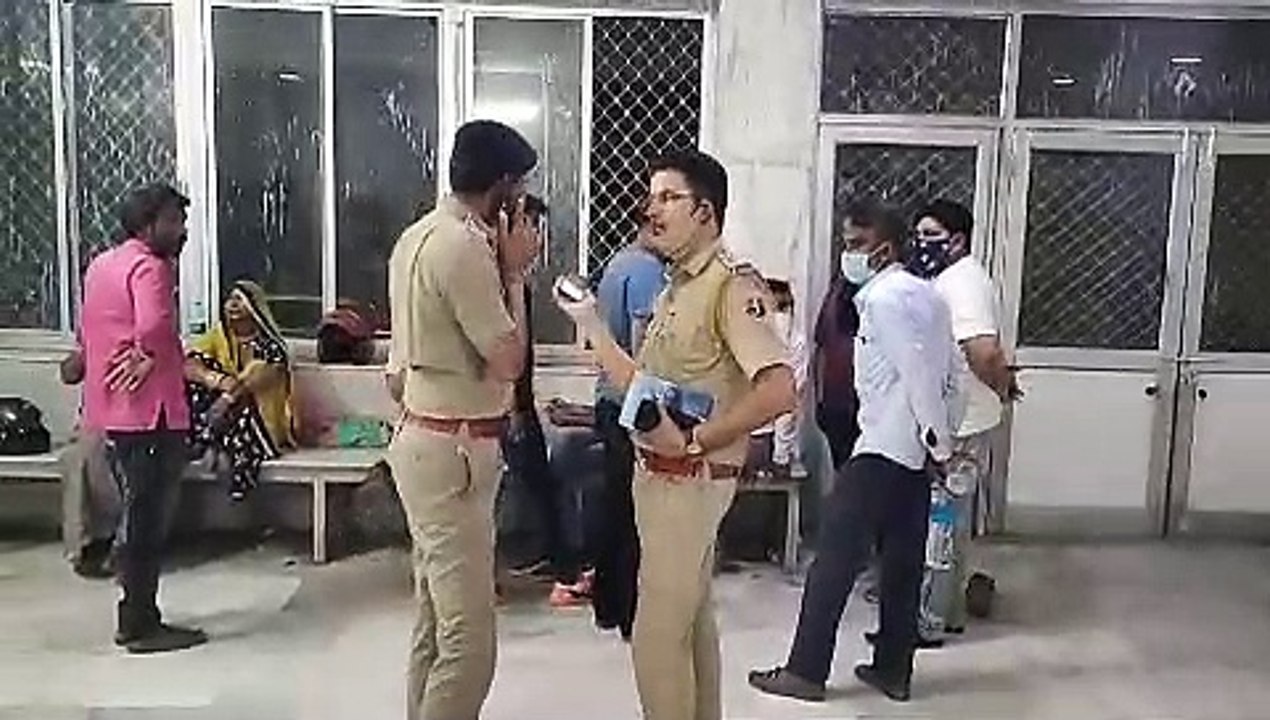 आपसी रंजिश में चाकू व लाठियों से हमला, दो घायल