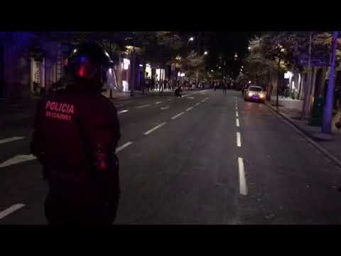 Els antifeixistes comencen a apropar-se als ultres per la seva esquena