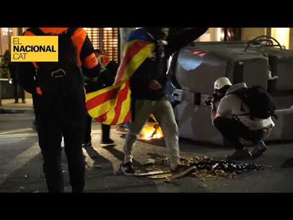 CDR encenen barricades i bombers les apaguen
