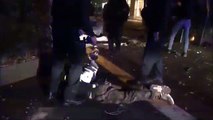 Els Mossos detenen un manifestant en els aldarulls de Barcelona