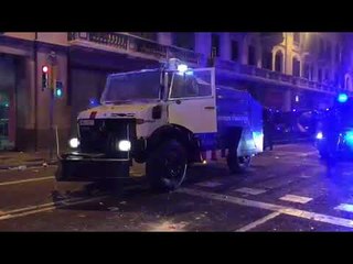 Arriba la tanqueta a la Prefectura de la policia