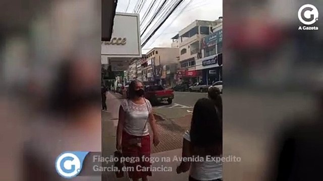 Fiação pega fogo na Avenida Expedito Garcia, em Cariacica