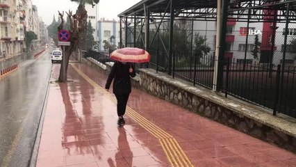 Aydın'da sağanak yağış etkili oluyor