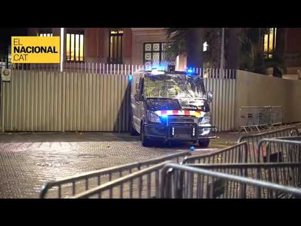 Els CDR llancen globus amb pintura contra Interior