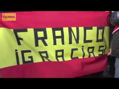 SIMPATIZANTES DE FRANCO GRITAN SU NOMBRE EL DÍA DE LA EXHUMACIÓN