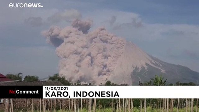 Spectaculaire éruption du volcan Sinabung en Indonésie