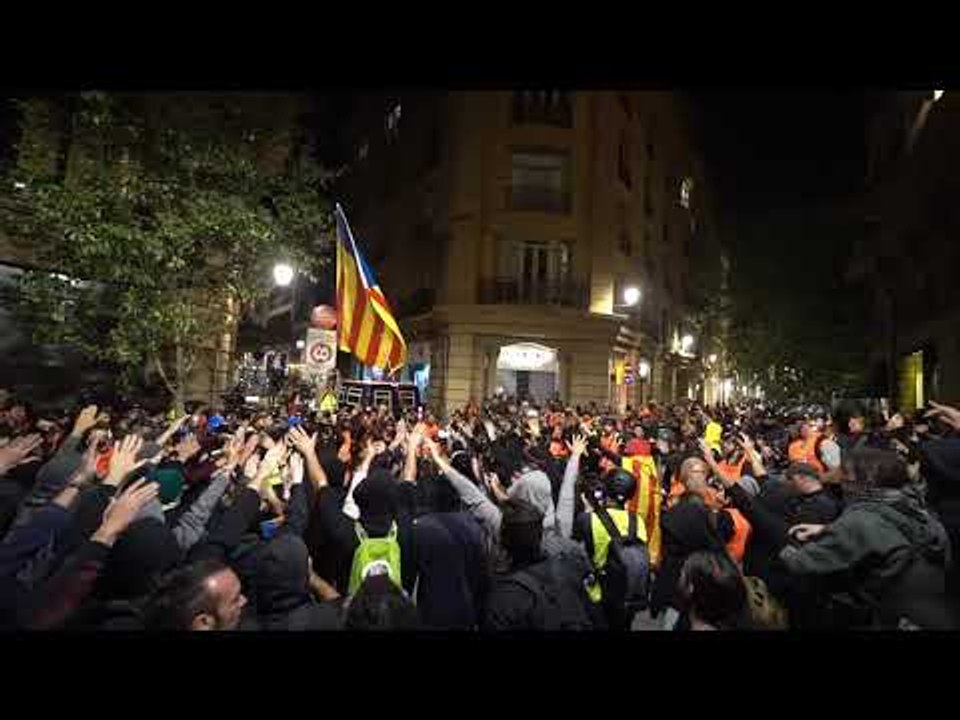 Tensió darrere la perfectura de la Policia Nacional