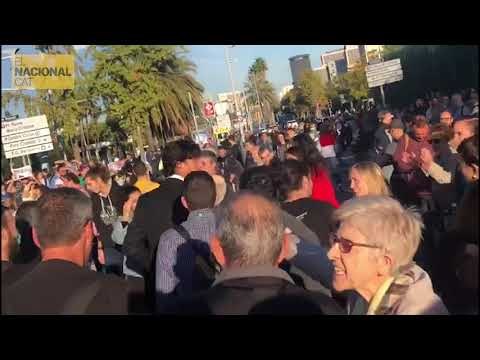 El hijo de Naty Abascal, Rafael de Medina, increpado por los contrarios al Rey en Barcelona