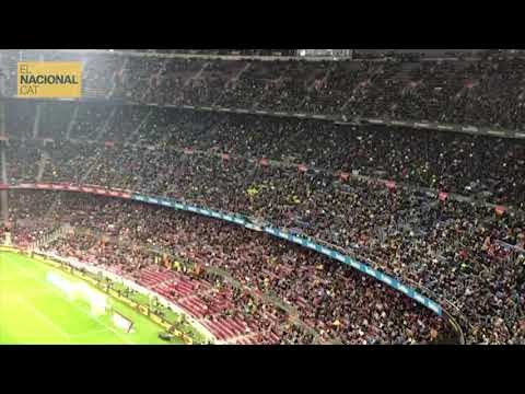 Crits d' independència i llibertat presos polítics en el partit Barça-Valladolid al Camp Nou
