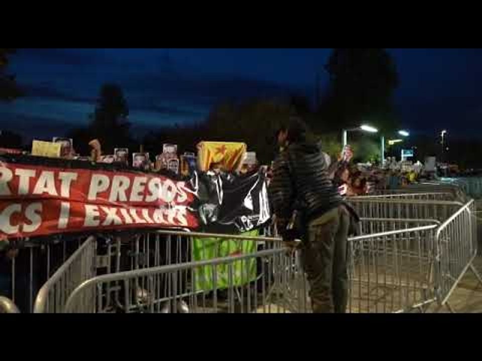 Crits de "tots som Tsunami" davant l'acte de Sánchez a Viladecans