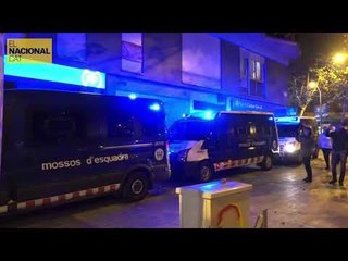 Llançament de castanyes a la seu del PP a Barcelona