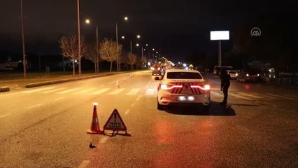 Park halindeki minibüse çarpan panelvandaki 2 kişi yaralandı