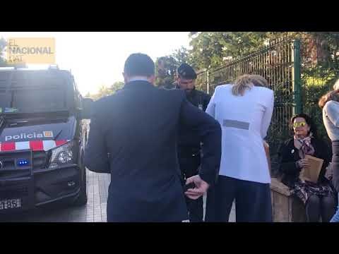 Controls exhaustius als convidats que volen accedir al Palau de Congressos de Barcelona