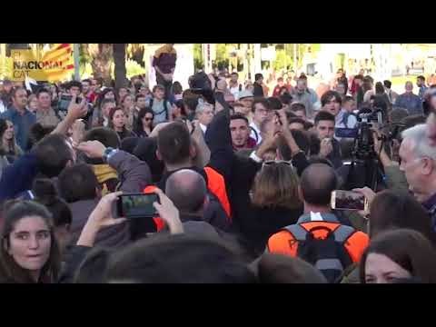 Crits de Fora feixistes a la Diagonal per rebre els convidats als Premis Princesa de Girona