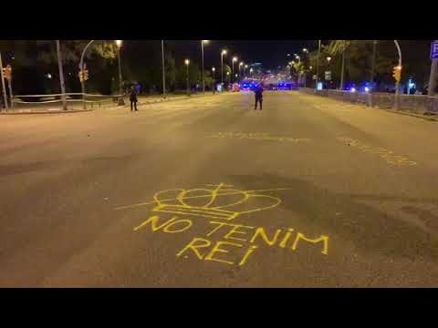 situació de l'exterior del Palau de Congressos un cop acabat l'acte del Rei
