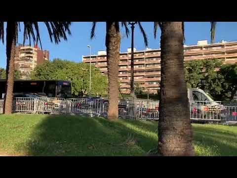 El lateral de la Diagonal al seu pas pel Palau de Congressos segueix tallat