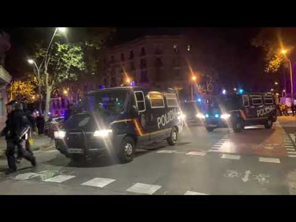 La policia espanyola mou el cordó policial per blindar Urquinaona