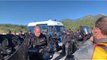 Els agents de la Gendarmeria francesa es posen els cascs al Pertús