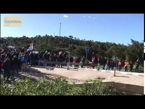 Catalunya antifeixista . Els manifestants de Tsunami Democràtic criden contra els cossos policials