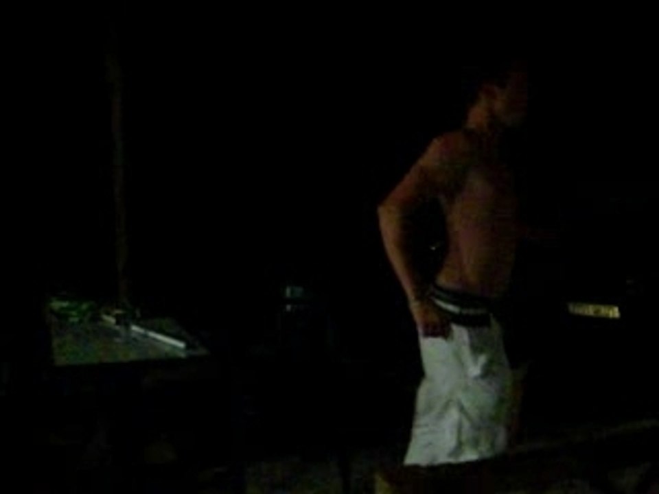 Maltav strip tease gamelle