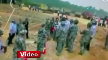 Askerleri diri diri yaktı!