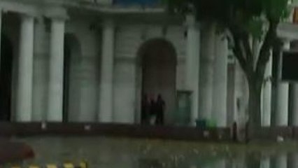 Sky turns dark as light rains hit Delhi-NCR