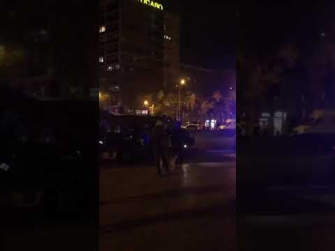Tensió a la Meridiana: els Mossos empenten i colpegen alguns manifestants