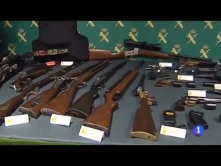 Desmantelan un arsenal de armas y explosivos: para TVE sólo "era una afición"
