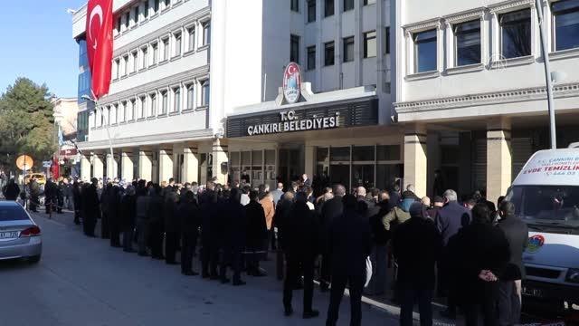 Belediye personeli ve vatandaşlar güne İstiklal Marşı okuyarak başladı