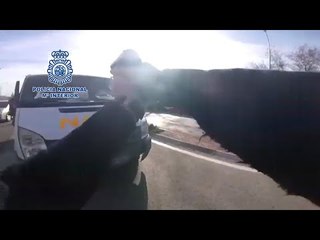 Espectacular persecución de una furgoneta cargada de regalos de Navidad