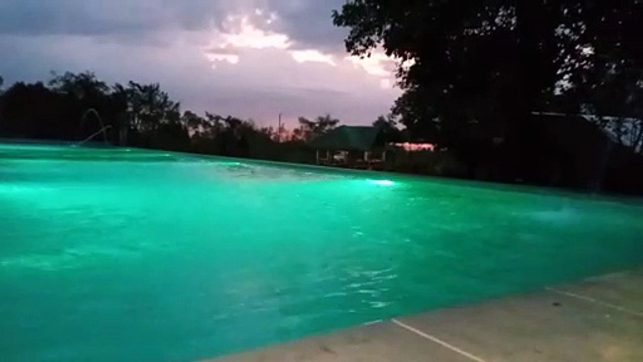 Poooool!