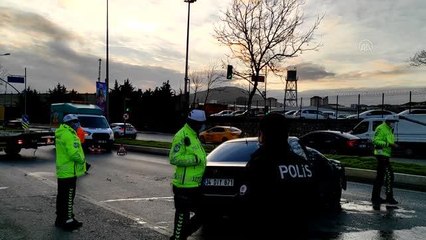 Ataşehir'de karşı şeride geçerek devrilen otomobilin sürücüsü yaralandı