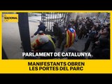 PLE EXTRAORDINARI | Els manifestants obren les portes del Parc de la Ciutadella