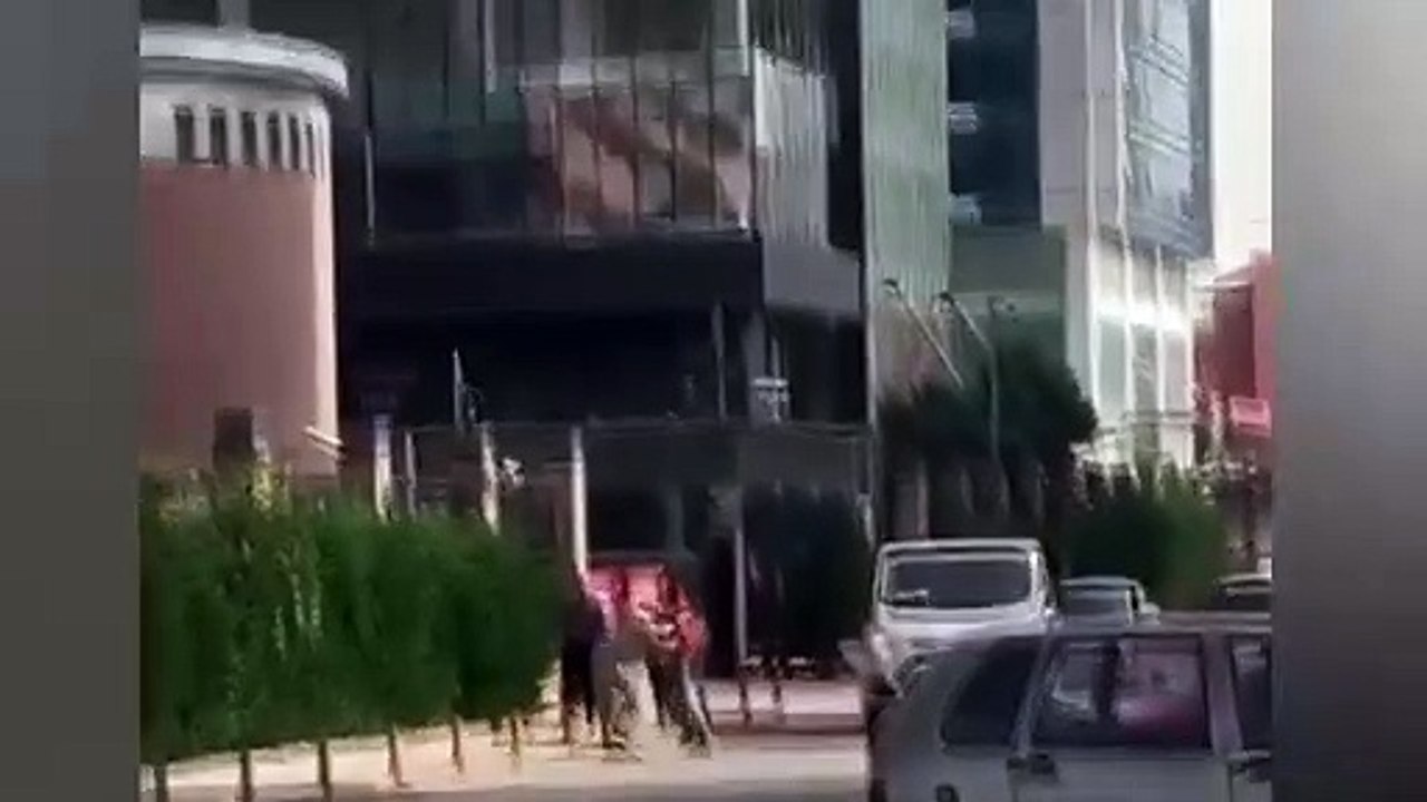CHP'liler, CHP'li belediye çalışanını HDP'li sanarak dövdü