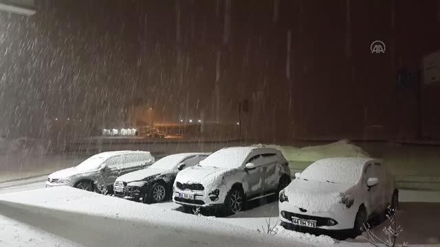 Kar ve tipi ulaşımı olumsuz etkiliyor