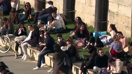 COVID-19: Париж начинает эвакуацию пациентов из переполненных больниц