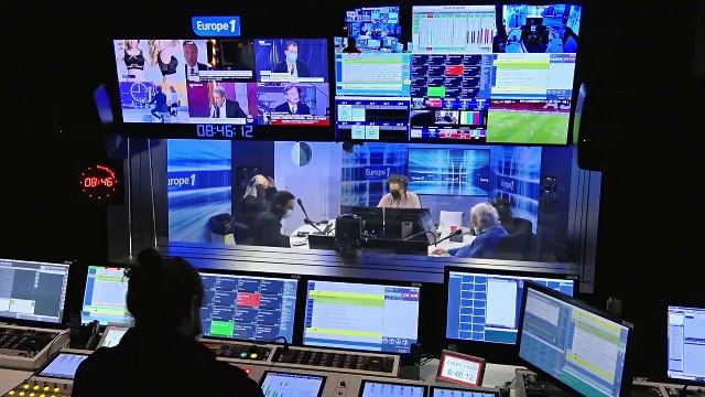 Jean-Pierre Elkabbach : Moi aussi je vais me mettre sur Twix, je bazarde le minitel ! (Canteloup)