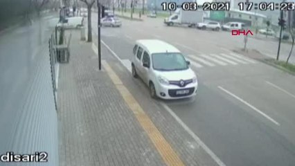 BURSA Bursa'da 'kırmızı ışık ihlali' nedeniyle yaşanan 2 kaza kameralarda