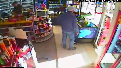 Zabıta amiri muhtara saldırdı! Olay anbean kameraya yansıdı