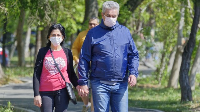 ¿La variante brasileña de coronavirus ya está en Colombia? Gobierno responde