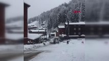 TRABZON Trabzon ve Rize'de kar yağışı nedeniyle 108 yerleşim yerinin yolu kapandı