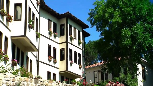 Memleketim **Sözler Ali Öztürk** Solist Suat Yıldırım ** Beste İlgün Soysev** Klip Aynur Avcı