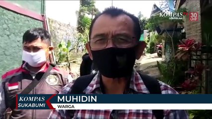 Warga Protes Dan Tanam Pohon Disepanjang Jalan Rusak